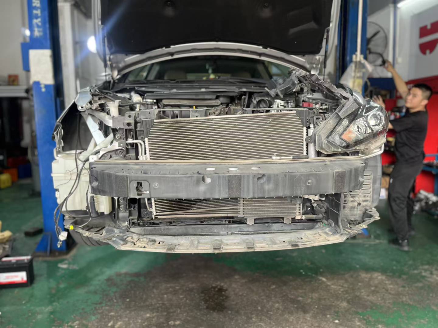 ¿Cómo afecta un condensador al sistema de aire acondicionado del coche?