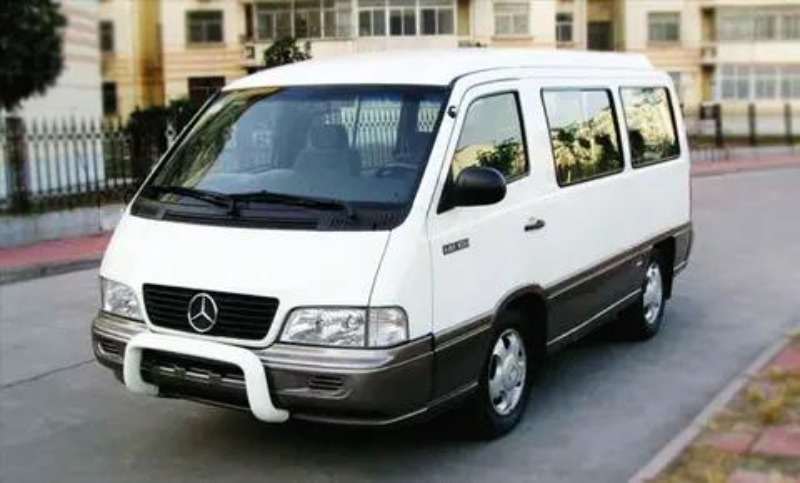Mercedes Benz MB100